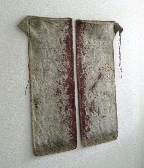 „Säcke“, Mischtechnik auf Leinen (Getreidesäcke), 2015, je 133 x 65 cm